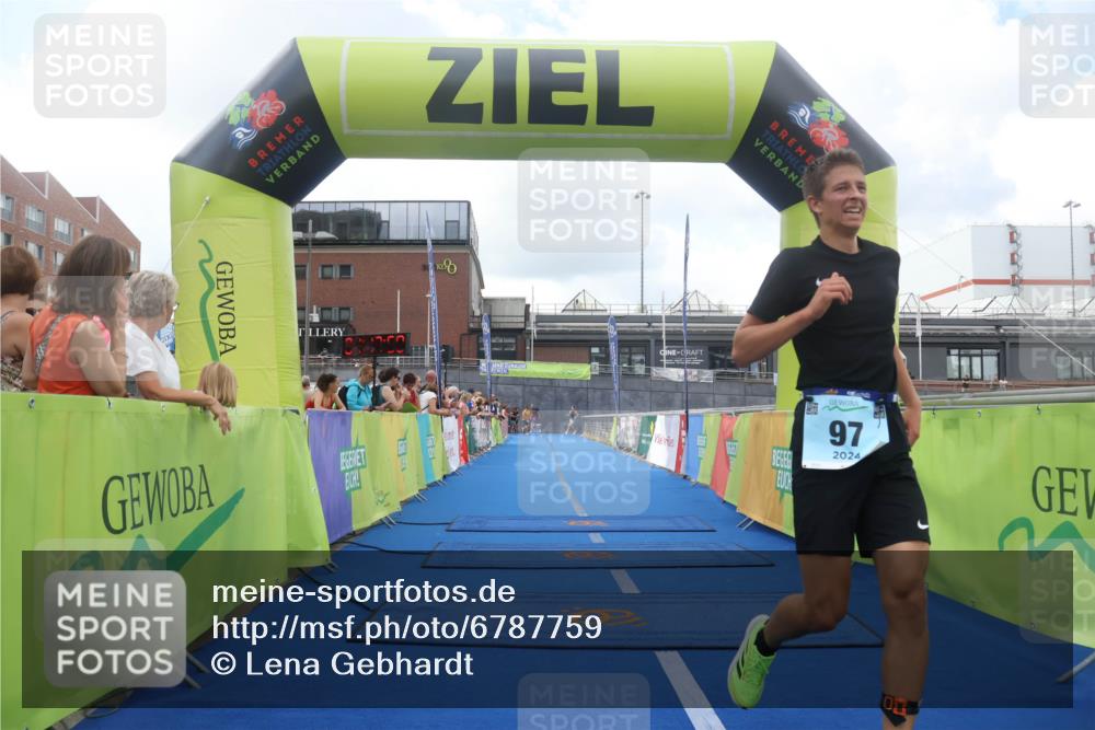 11.08.2024 - GEWOBA Citytriathlon Bremen Lena Gebhardt http://msf.ph/oto/6787759 11.08.2024 11:18:01 Ziel 34, 97, 99, 104 meine-sportfotos.de