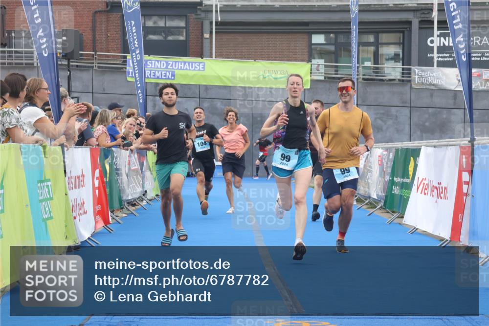 11.08.2024 - GEWOBA Citytriathlon Bremen Lena Gebhardt http://msf.ph/oto/6787782 11.08.2024 11:18:09 Ziel 35, 99, 104 meine-sportfotos.de