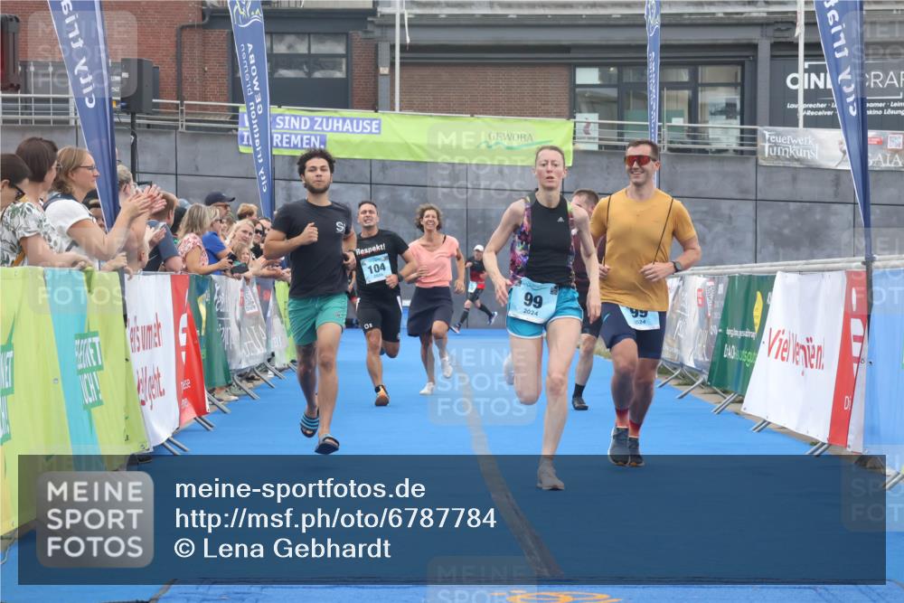 11.08.2024 - GEWOBA Citytriathlon Bremen Lena Gebhardt http://msf.ph/oto/6787784 11.08.2024 11:18:09 Ziel 35, 99, 104 meine-sportfotos.de