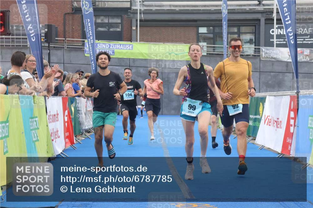11.08.2024 - GEWOBA Citytriathlon Bremen Lena Gebhardt http://msf.ph/oto/6787785 11.08.2024 11:18:09 Ziel 35, 99, 104 meine-sportfotos.de