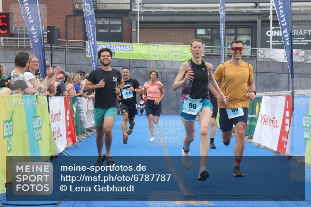 11.08.2024 - GEWOBA Citytriathlon Bremen Lena Gebhardt http://msf.ph/oto/6787787 11.08.2024 11:18:09 Ziel 35, 99, 104 meine-sportfotos.de