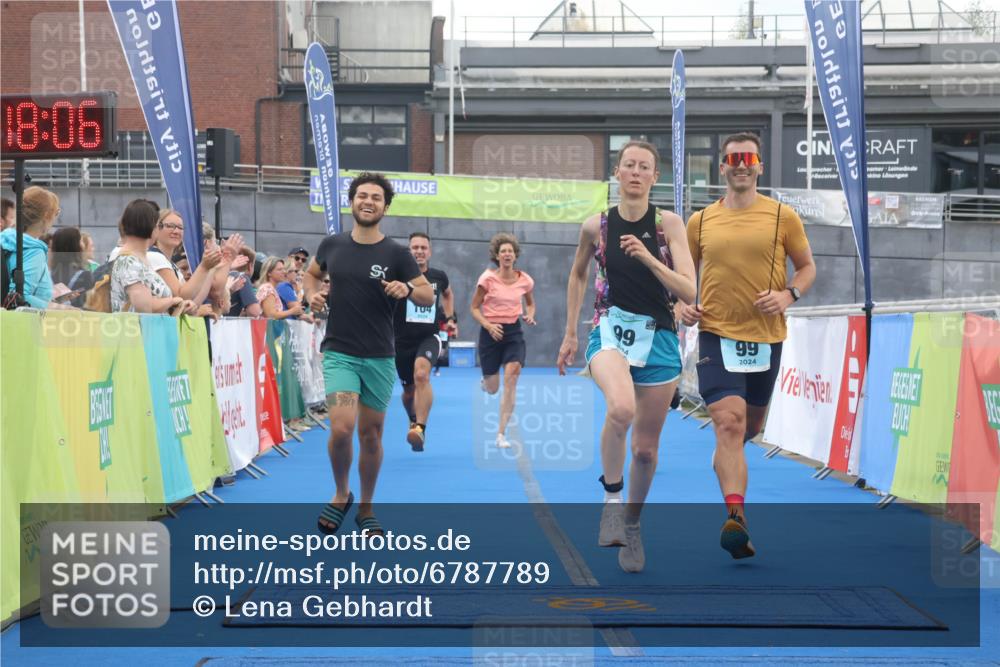 11.08.2024 - GEWOBA Citytriathlon Bremen Lena Gebhardt http://msf.ph/oto/6787789 11.08.2024 11:18:09 Ziel 35, 99, 104 meine-sportfotos.de