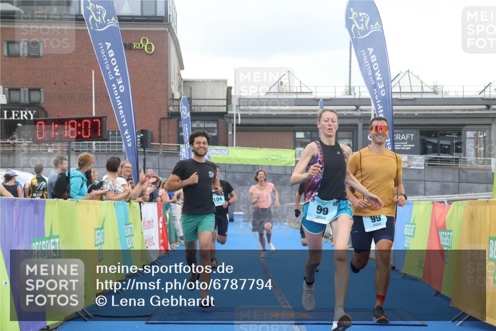 11.08.2024 - GEWOBA Citytriathlon Bremen Lena Gebhardt http://msf.ph/oto/6787794 11.08.2024 11:18:10 Ziel 35, 99, 104 meine-sportfotos.de