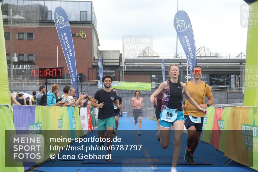 11.08.2024 - GEWOBA Citytriathlon Bremen Lena Gebhardt http://msf.ph/oto/6787797 11.08.2024 11:18:10 Ziel 35, 99, 104 meine-sportfotos.de