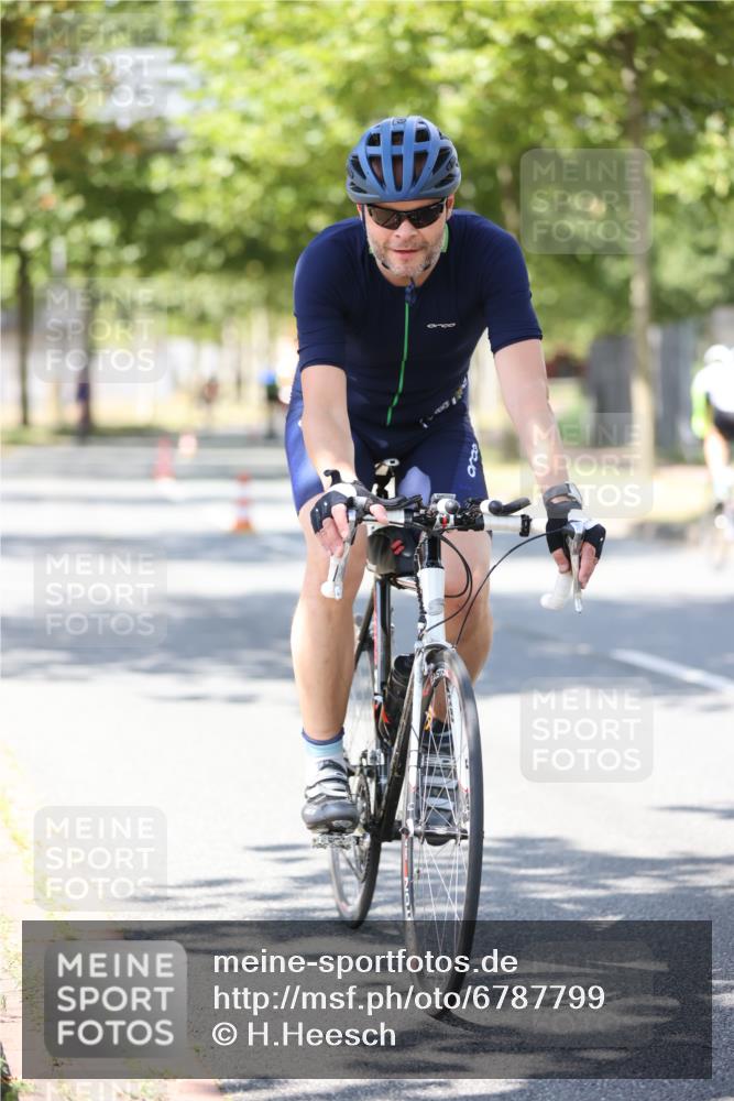 11.08.2024 - GEWOBA Citytriathlon Bremen H.Heesch http://msf.ph/oto/6787799 11.08.2024 13:13:52 Radfahren 219, 221, 258, 296, 371, 391, 411, 423, 438, 439, 461, 472, 475, 502 meine-sportfotos.de