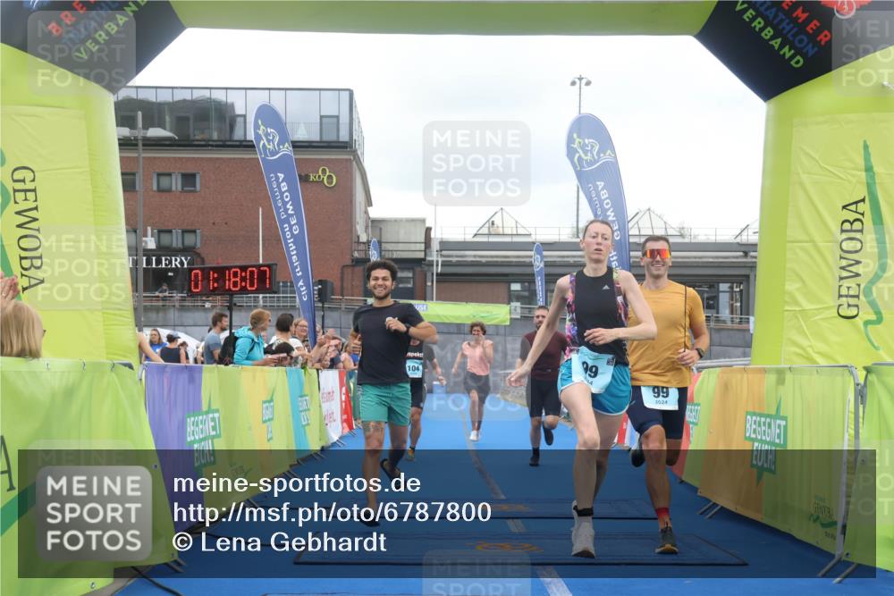 11.08.2024 - GEWOBA Citytriathlon Bremen Lena Gebhardt http://msf.ph/oto/6787800 11.08.2024 11:18:10 Ziel 35, 99, 104 meine-sportfotos.de
