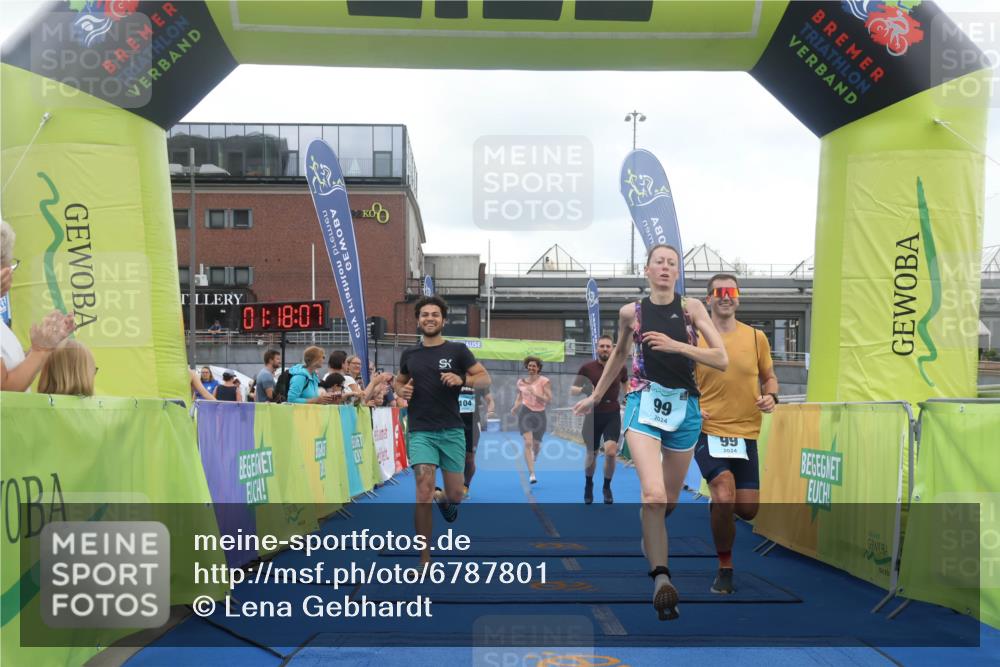 11.08.2024 - GEWOBA Citytriathlon Bremen Lena Gebhardt http://msf.ph/oto/6787801 11.08.2024 11:18:10 Ziel 35, 99, 104 meine-sportfotos.de