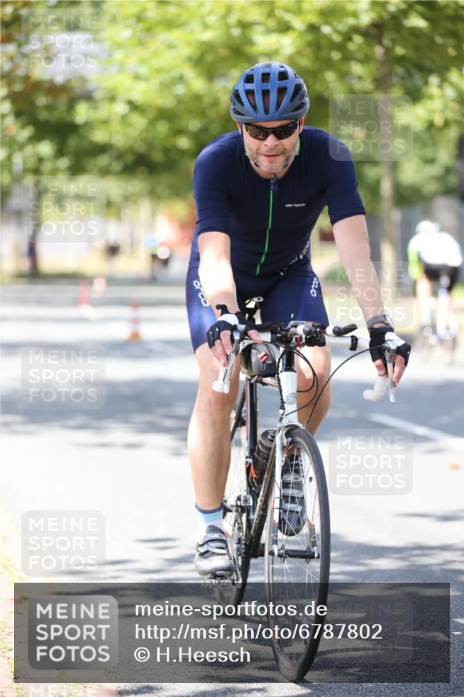 11.08.2024 - GEWOBA Citytriathlon Bremen H.Heesch http://msf.ph/oto/6787802 11.08.2024 13:13:53 Radfahren 219, 221, 258, 296, 371, 411, 423, 438, 439, 461, 472, 475, 502 meine-sportfotos.de