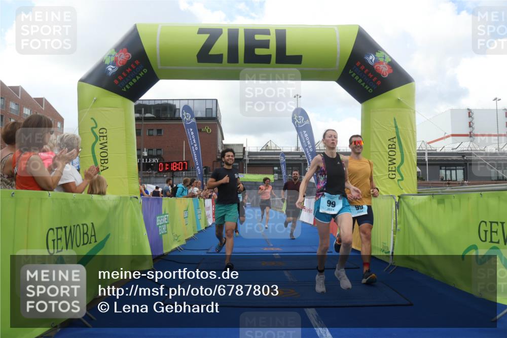 11.08.2024 - GEWOBA Citytriathlon Bremen Lena Gebhardt http://msf.ph/oto/6787803 11.08.2024 11:18:11 Ziel 35, 99, 104 meine-sportfotos.de
