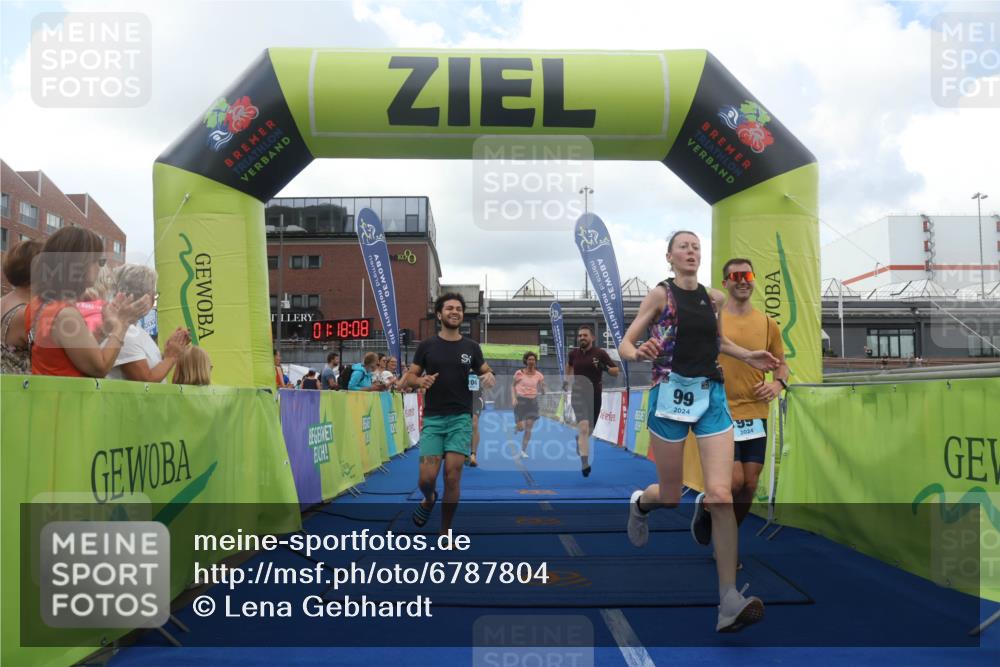 11.08.2024 - GEWOBA Citytriathlon Bremen Lena Gebhardt http://msf.ph/oto/6787804 11.08.2024 11:18:11 Ziel 35, 99, 104 meine-sportfotos.de