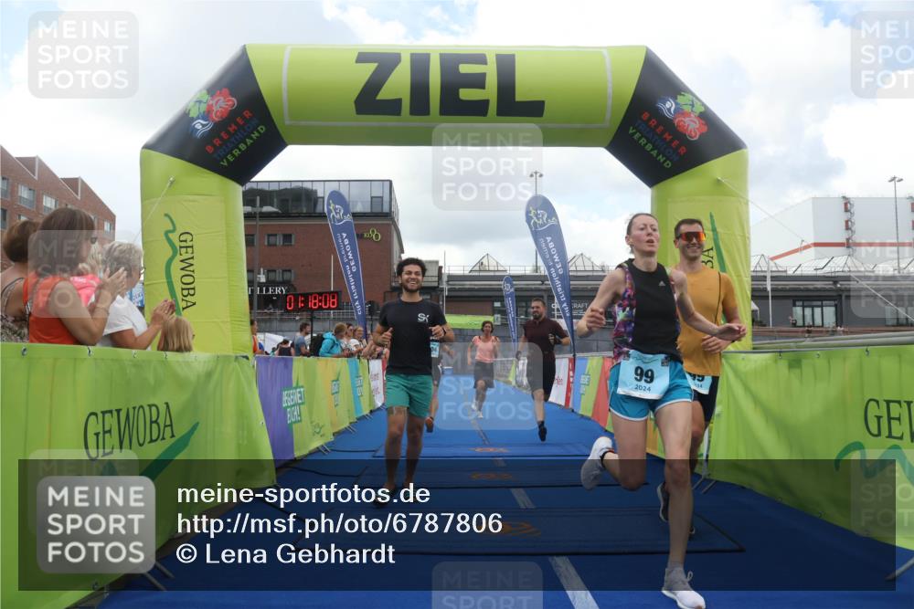 11.08.2024 - GEWOBA Citytriathlon Bremen Lena Gebhardt http://msf.ph/oto/6787806 11.08.2024 11:18:11 Ziel 35, 99, 104 meine-sportfotos.de
