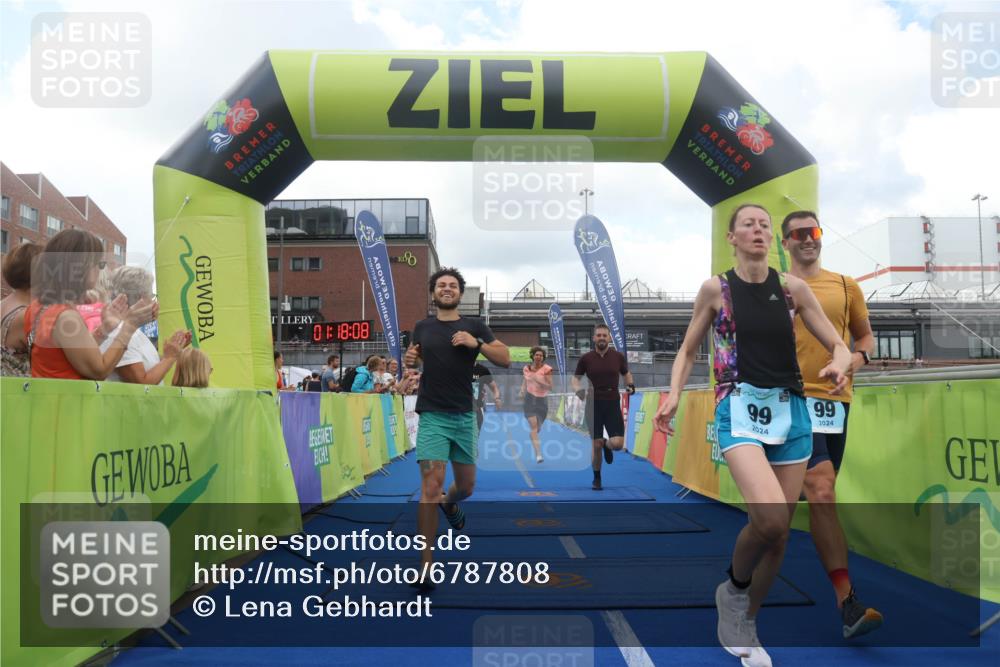 11.08.2024 - GEWOBA Citytriathlon Bremen Lena Gebhardt http://msf.ph/oto/6787808 11.08.2024 11:18:11 Ziel 35, 99, 104 meine-sportfotos.de