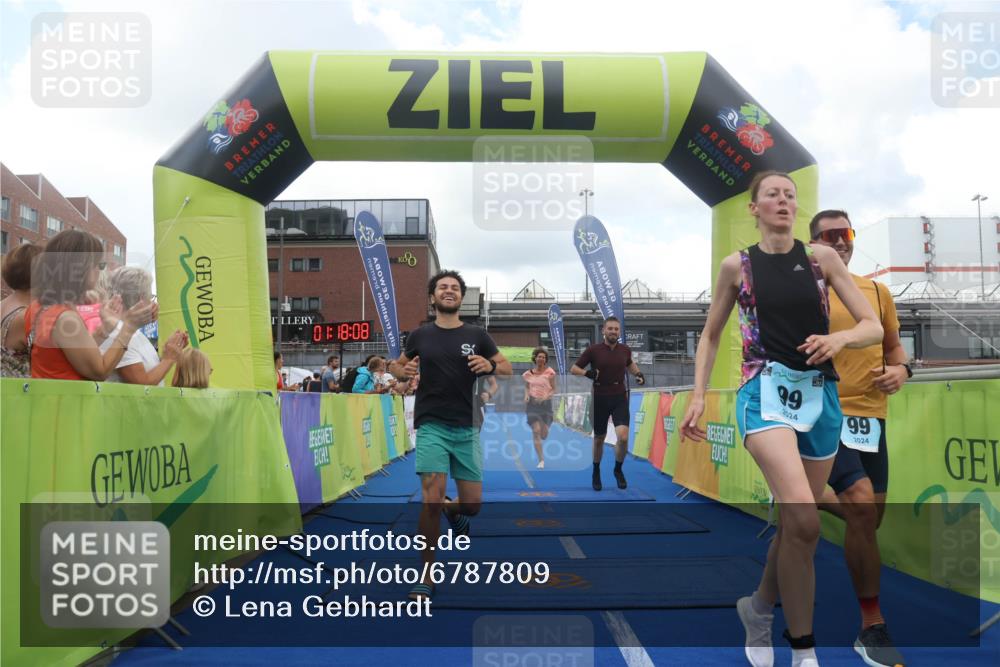11.08.2024 - GEWOBA Citytriathlon Bremen Lena Gebhardt http://msf.ph/oto/6787809 11.08.2024 11:18:11 Ziel 35, 99, 104 meine-sportfotos.de