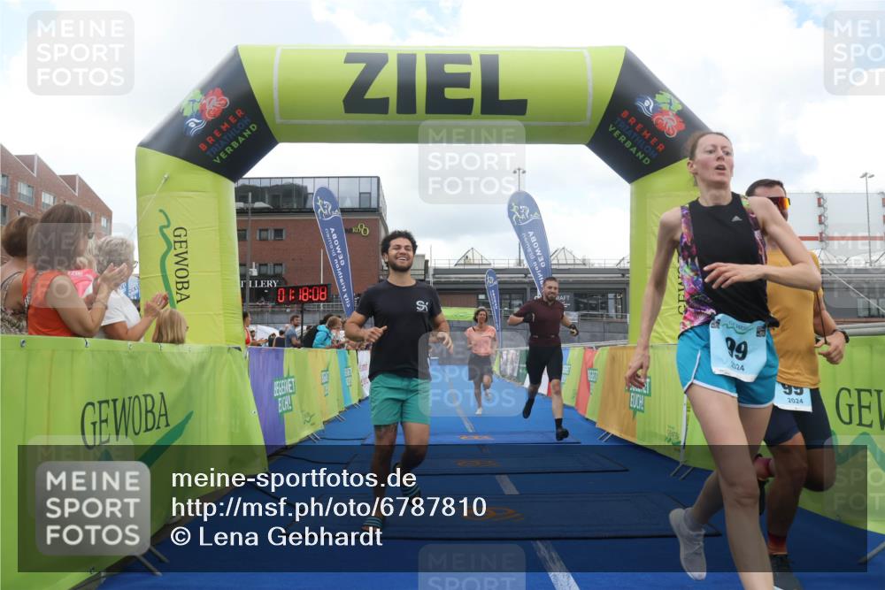 11.08.2024 - GEWOBA Citytriathlon Bremen Lena Gebhardt http://msf.ph/oto/6787810 11.08.2024 11:18:11 Ziel 35, 99, 104 meine-sportfotos.de