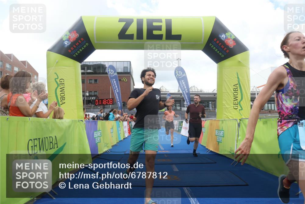 11.08.2024 - GEWOBA Citytriathlon Bremen Lena Gebhardt http://msf.ph/oto/6787812 11.08.2024 11:18:11 Ziel 35, 99, 104 meine-sportfotos.de