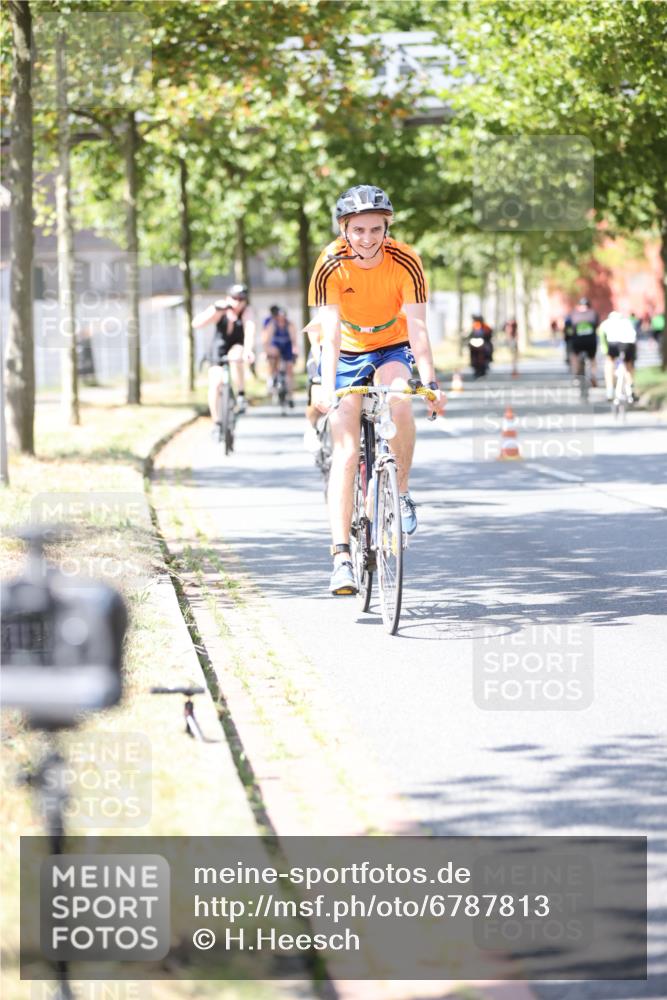 11.08.2024 - GEWOBA Citytriathlon Bremen H.Heesch http://msf.ph/oto/6787813 11.08.2024 13:13:54 Radfahren 221, 258, 296, 371, 411, 423, 438, 439, 461, 472, 475, 482, 502 meine-sportfotos.de