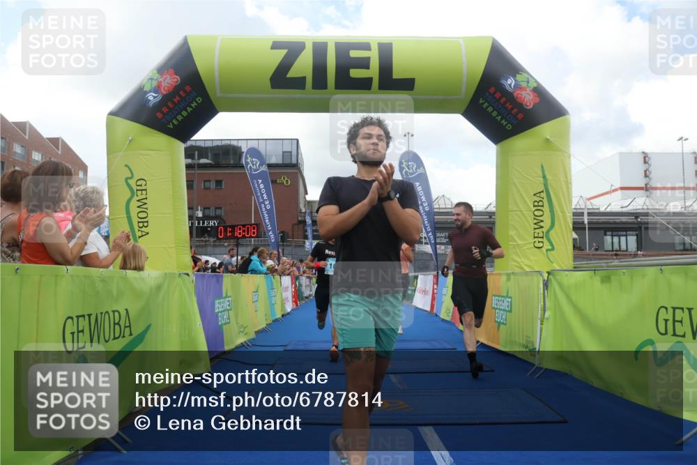 11.08.2024 - GEWOBA Citytriathlon Bremen Lena Gebhardt http://msf.ph/oto/6787814 11.08.2024 11:18:11 Ziel 35, 99, 104 meine-sportfotos.de