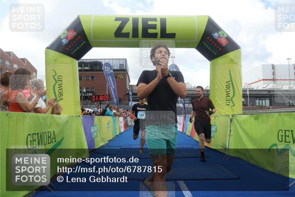 11.08.2024 - GEWOBA Citytriathlon Bremen Lena Gebhardt http://msf.ph/oto/6787815 11.08.2024 11:18:12 Ziel 35, 99, 104 meine-sportfotos.de