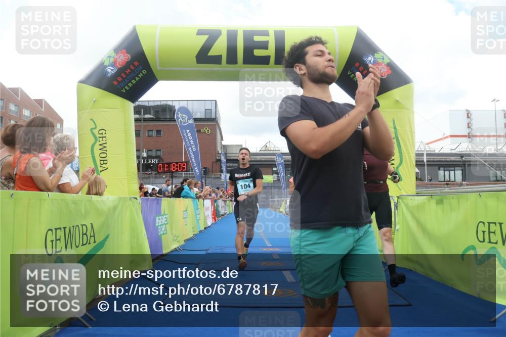 11.08.2024 - GEWOBA Citytriathlon Bremen Lena Gebhardt http://msf.ph/oto/6787817 11.08.2024 11:18:12 Ziel 35, 99, 104 meine-sportfotos.de
