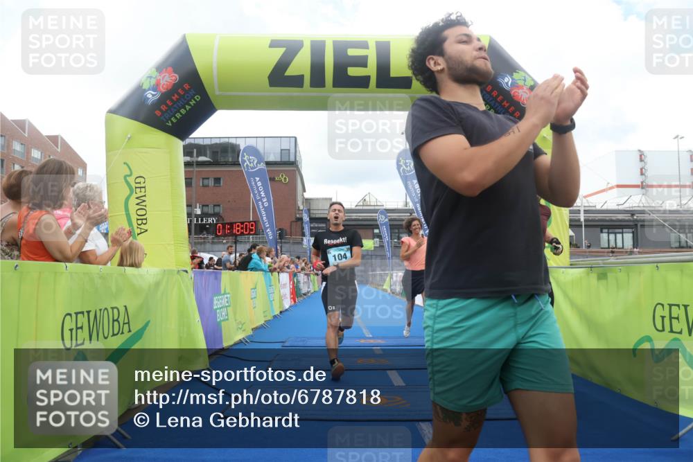 11.08.2024 - GEWOBA Citytriathlon Bremen Lena Gebhardt http://msf.ph/oto/6787818 11.08.2024 11:18:12 Ziel 35, 99, 104 meine-sportfotos.de