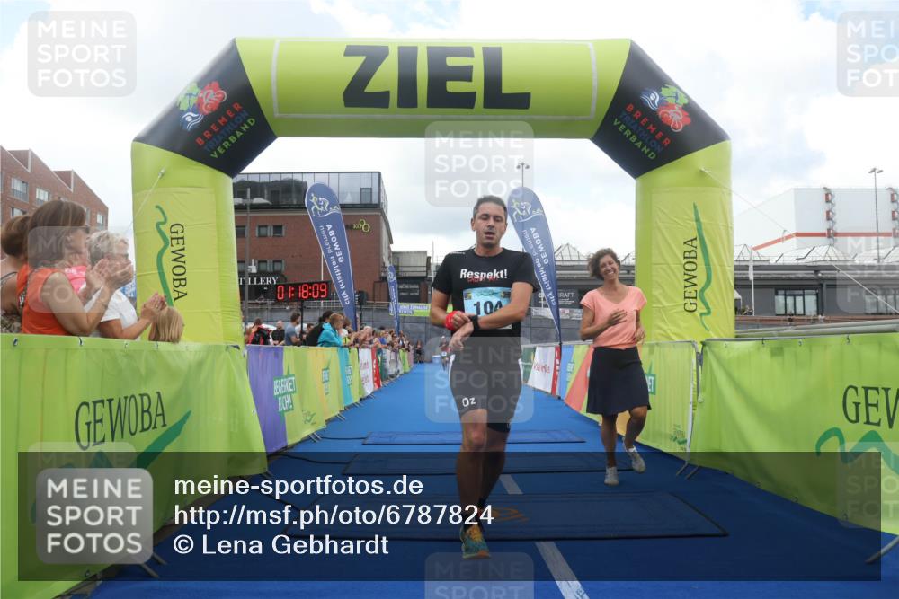 11.08.2024 - GEWOBA Citytriathlon Bremen Lena Gebhardt http://msf.ph/oto/6787824 11.08.2024 11:18:13 Ziel 35, 99, 104 meine-sportfotos.de