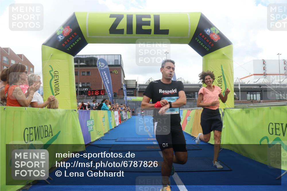 11.08.2024 - GEWOBA Citytriathlon Bremen Lena Gebhardt http://msf.ph/oto/6787826 11.08.2024 11:18:13 Ziel 35, 99, 104 meine-sportfotos.de