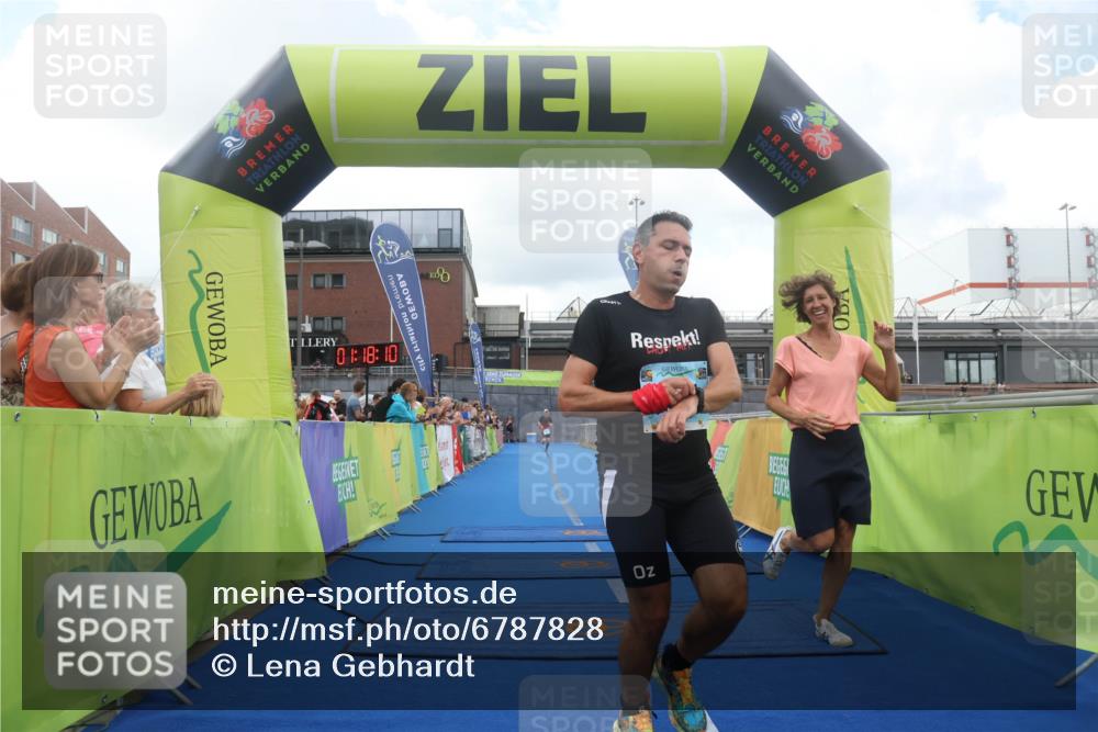 11.08.2024 - GEWOBA Citytriathlon Bremen Lena Gebhardt http://msf.ph/oto/6787828 11.08.2024 11:18:13 Ziel 35, 99, 104 meine-sportfotos.de