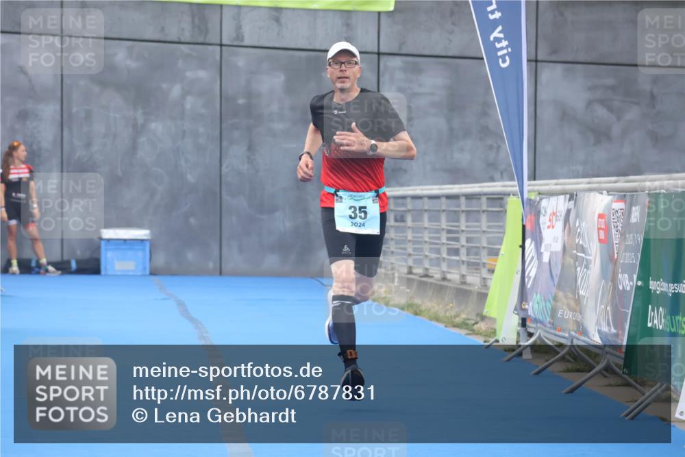 11.08.2024 - GEWOBA Citytriathlon Bremen Lena Gebhardt http://msf.ph/oto/6787831 11.08.2024 11:18:16 Ziel 35, 99, 104 meine-sportfotos.de