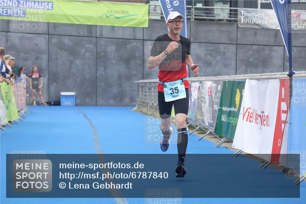 11.08.2024 - GEWOBA Citytriathlon Bremen Lena Gebhardt http://msf.ph/oto/6787840 11.08.2024 11:18:17 Ziel 35, 99, 104 meine-sportfotos.de