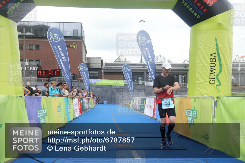 11.08.2024 - GEWOBA Citytriathlon Bremen Lena Gebhardt http://msf.ph/oto/6787857 11.08.2024 11:18:19 Ziel 35, 104 meine-sportfotos.de