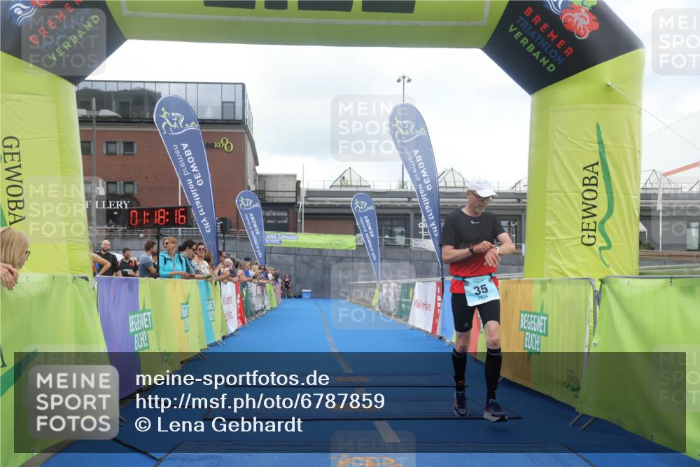 11.08.2024 - GEWOBA Citytriathlon Bremen Lena Gebhardt http://msf.ph/oto/6787859 11.08.2024 11:18:19 Ziel 35, 104 meine-sportfotos.de
