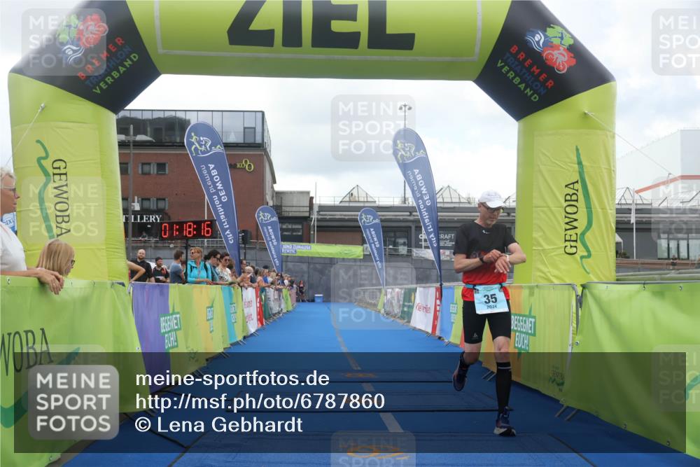 11.08.2024 - GEWOBA Citytriathlon Bremen Lena Gebhardt http://msf.ph/oto/6787860 11.08.2024 11:18:20 Ziel 35 meine-sportfotos.de