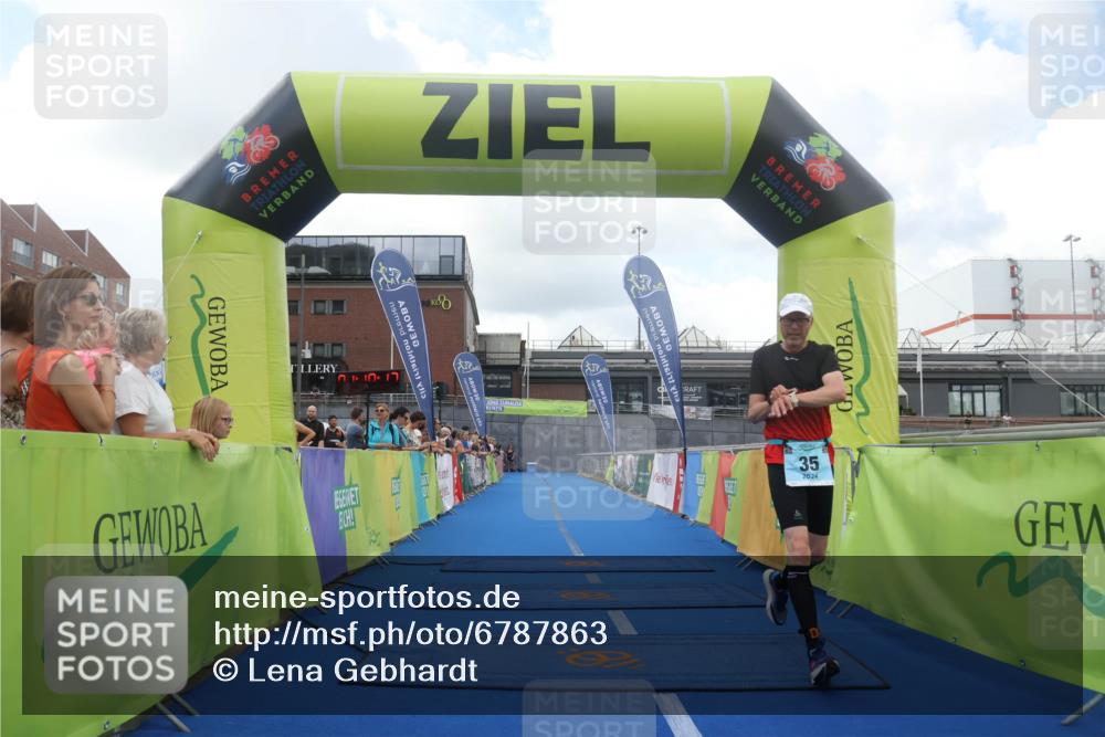 11.08.2024 - GEWOBA Citytriathlon Bremen Lena Gebhardt http://msf.ph/oto/6787863 11.08.2024 11:18:20 Ziel 35 meine-sportfotos.de