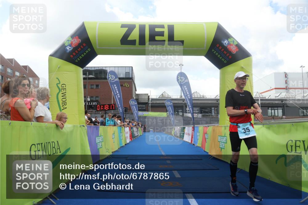 11.08.2024 - GEWOBA Citytriathlon Bremen Lena Gebhardt http://msf.ph/oto/6787865 11.08.2024 11:18:20 Ziel 35 meine-sportfotos.de
