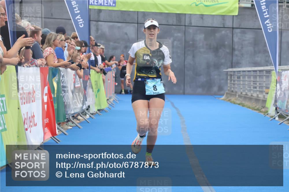 11.08.2024 - GEWOBA Citytriathlon Bremen Lena Gebhardt http://msf.ph/oto/6787873 11.08.2024 11:18:39 Ziel 8 meine-sportfotos.de