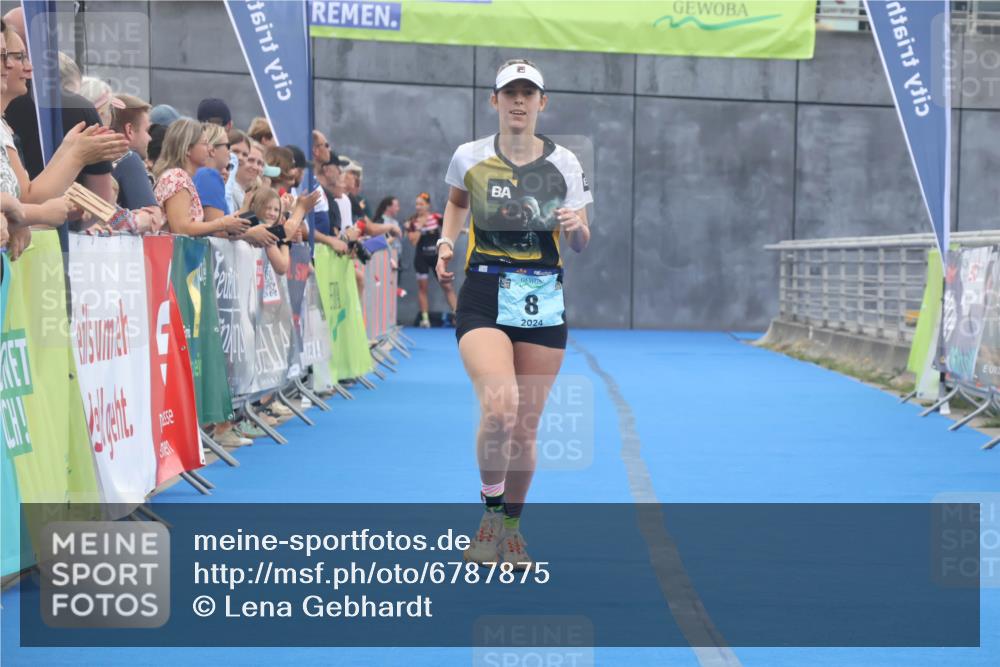 11.08.2024 - GEWOBA Citytriathlon Bremen Lena Gebhardt http://msf.ph/oto/6787875 11.08.2024 11:18:39 Ziel 8 meine-sportfotos.de
