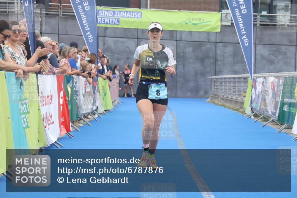11.08.2024 - GEWOBA Citytriathlon Bremen Lena Gebhardt http://msf.ph/oto/6787876 11.08.2024 11:18:40 Ziel 8 meine-sportfotos.de