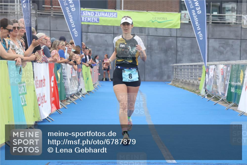11.08.2024 - GEWOBA Citytriathlon Bremen Lena Gebhardt http://msf.ph/oto/6787879 11.08.2024 11:18:40 Ziel 8 meine-sportfotos.de