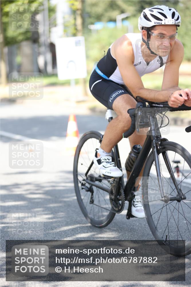 11.08.2024 - GEWOBA Citytriathlon Bremen H.Heesch http://msf.ph/oto/6787882 11.08.2024 13:13:56 Radfahren 221, 258, 296, 364, 371, 387, 411, 423, 438, 439, 461, 472, 475, 482, 502 meine-sportfotos.de
