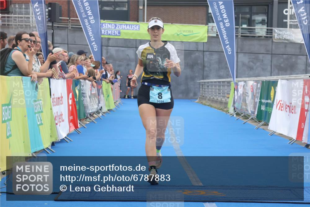 11.08.2024 - GEWOBA Citytriathlon Bremen Lena Gebhardt http://msf.ph/oto/6787883 11.08.2024 11:18:41 Ziel 8 meine-sportfotos.de