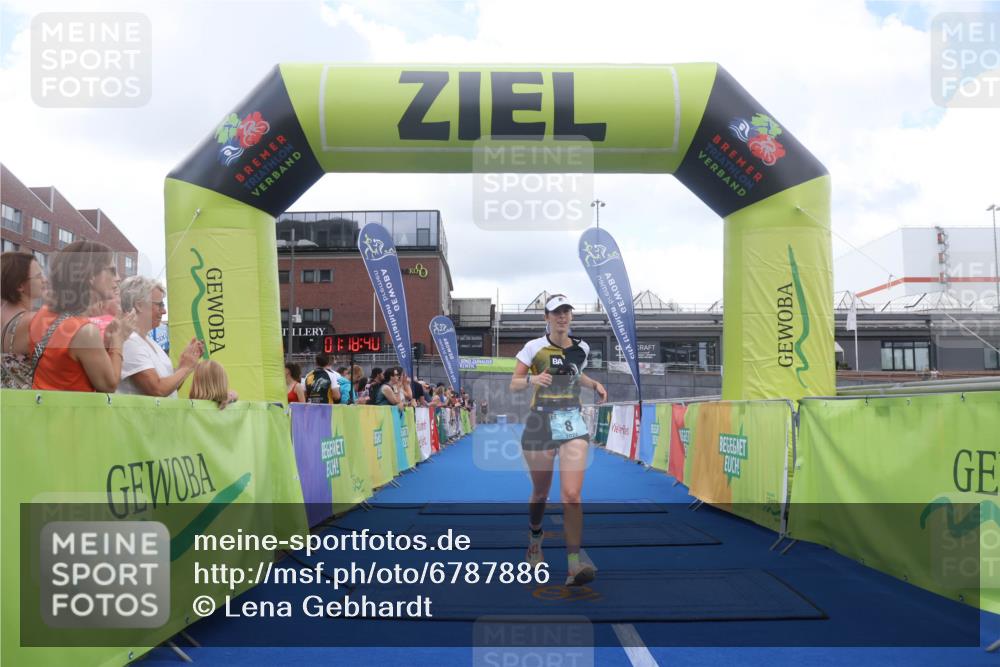 11.08.2024 - GEWOBA Citytriathlon Bremen Lena Gebhardt http://msf.ph/oto/6787886 11.08.2024 11:18:43 Ziel 8 meine-sportfotos.de