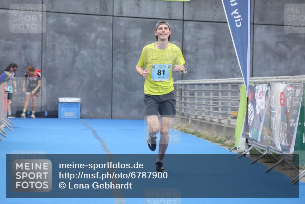 11.08.2024 - GEWOBA Citytriathlon Bremen Lena Gebhardt http://msf.ph/oto/6787900 11.08.2024 11:19:06 Ziel 81 meine-sportfotos.de
