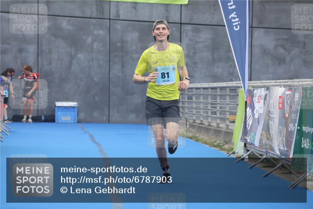 11.08.2024 - GEWOBA Citytriathlon Bremen Lena Gebhardt http://msf.ph/oto/6787903 11.08.2024 11:19:06 Ziel 81 meine-sportfotos.de