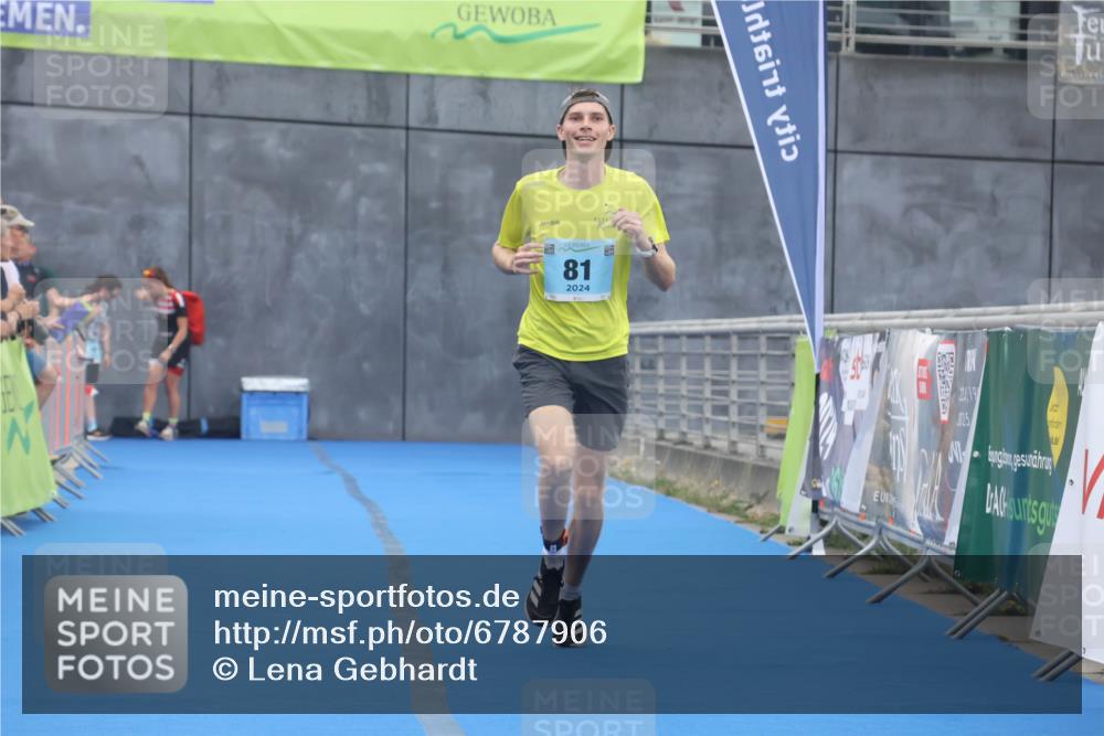 11.08.2024 - GEWOBA Citytriathlon Bremen Lena Gebhardt http://msf.ph/oto/6787906 11.08.2024 11:19:06 Ziel 81 meine-sportfotos.de