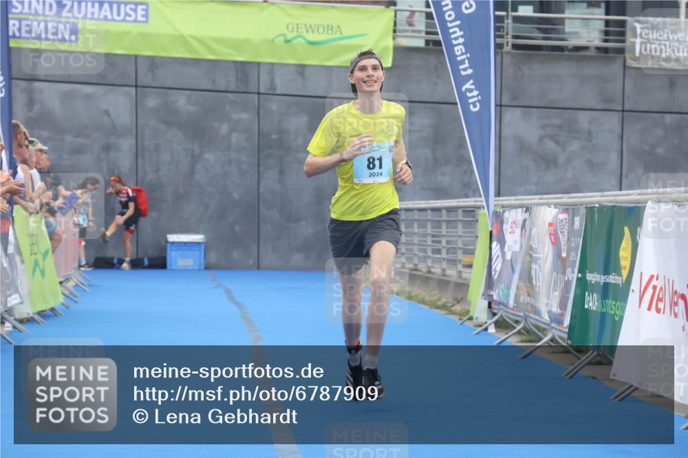 11.08.2024 - GEWOBA Citytriathlon Bremen Lena Gebhardt http://msf.ph/oto/6787909 11.08.2024 11:19:07 Ziel 81 meine-sportfotos.de