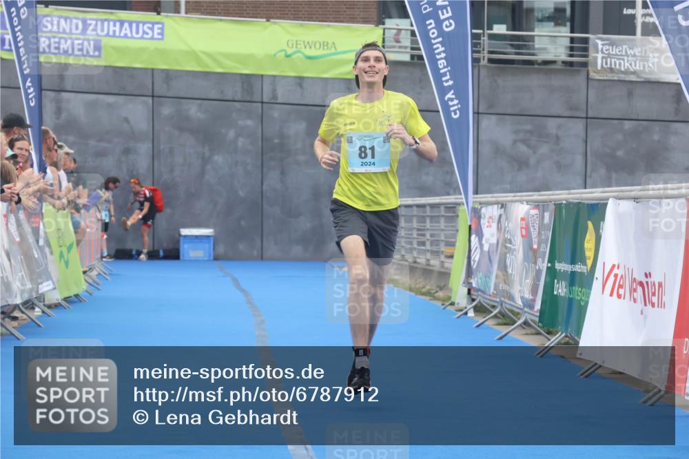 11.08.2024 - GEWOBA Citytriathlon Bremen Lena Gebhardt http://msf.ph/oto/6787912 11.08.2024 11:19:07 Ziel 81 meine-sportfotos.de
