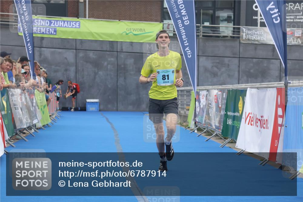 11.08.2024 - GEWOBA Citytriathlon Bremen Lena Gebhardt http://msf.ph/oto/6787914 11.08.2024 11:19:08 Ziel 81 meine-sportfotos.de