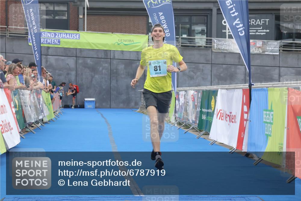 11.08.2024 - GEWOBA Citytriathlon Bremen Lena Gebhardt http://msf.ph/oto/6787919 11.08.2024 11:19:08 Ziel 81 meine-sportfotos.de