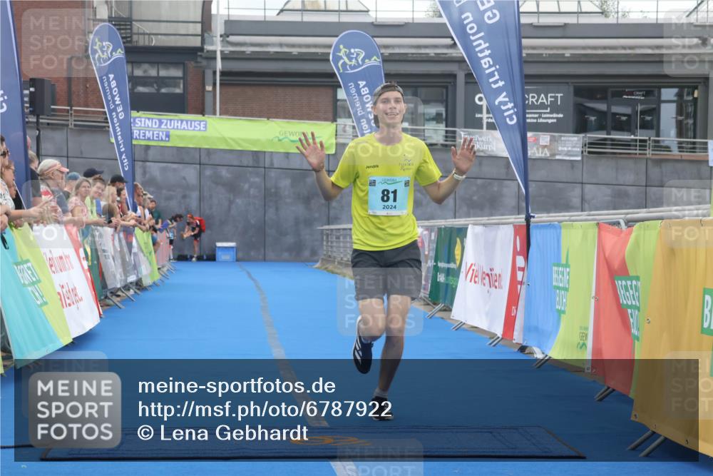 11.08.2024 - GEWOBA Citytriathlon Bremen Lena Gebhardt http://msf.ph/oto/6787922 11.08.2024 11:19:09 Ziel 81 meine-sportfotos.de