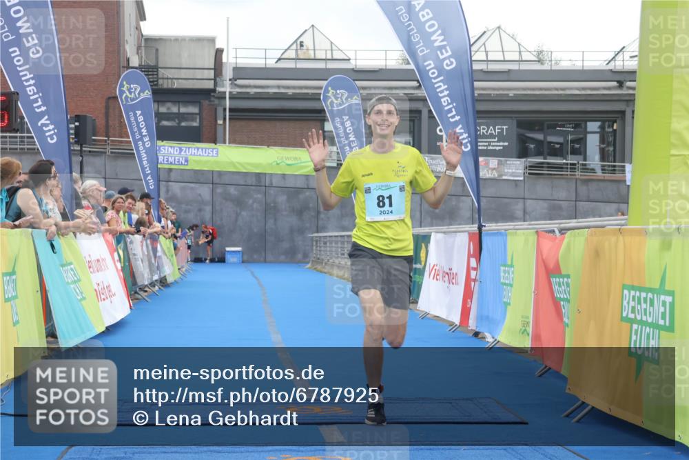 11.08.2024 - GEWOBA Citytriathlon Bremen Lena Gebhardt http://msf.ph/oto/6787925 11.08.2024 11:19:09 Ziel 81 meine-sportfotos.de